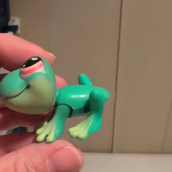 Green and Blue Reptile Figurine Set - Picture 12 of 13